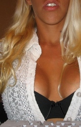 Rubia amateur caliente