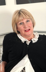 Anyuka nagy mellekkel